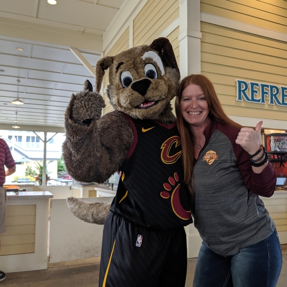 Meet your Posher, Jennifer - Picture 2 of 2